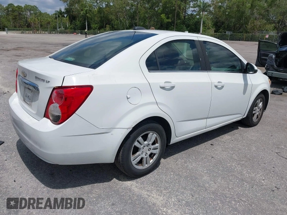 2016 Chevrolet Sonic LT z VIN 1G1JC5SH6G4138083, wystawiony jako IAAI lot #42224466 z przebiegiem 170 619 mil mil oraz . Historia ofert i sprzedaży dostępna na DreamBid. Obrazek 4.