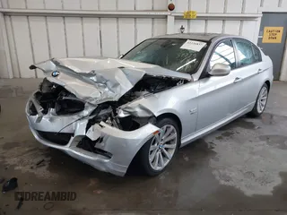2011 BMW 3 Series 328i xDrive z VIN WBAPK7C57BA820806, wystawiony jako IAAI lot #42226837 z przebiegiem 128 770 mil mil oraz . Historia ofert i sprzedaży dostępna na DreamBid. Obrazek 2.