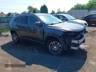 2018 Jeep Compass Latitude z VIN 3C4NJCBB1JT204782, wystawiony jako IAAI lot #42539508 z przebiegiem 127 770 mil mil oraz . Historia ofert i sprzedaży dostępna na DreamBid. Obrazek 1.