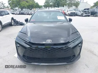 2025 Toyota Crown XLE z VIN JTDACAAJ1S3007128, wystawiony jako IAAI lot #42217220 z przebiegiem 2016 mil mil oraz . Historia ofert i sprzedaży dostępna na DreamBid. Obrazek 12.