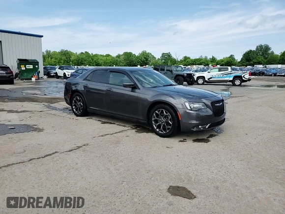 2015 Chrysler 300 S z VIN 2C3CCAGG8FH899454, wystawiony jako Copart lot #59947615 z przebiegiem 113 942 mil mil oraz Szkoda całkowita • Salvage title. Historia ofert i sprzedaży dostępna na DreamBid. Obrazek 13.
