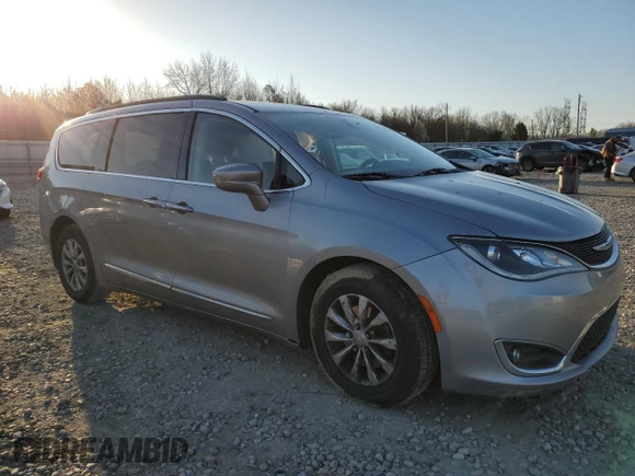 2017 Chrysler Pacifica Touring L with VIN 2C4RC1BG0HR683334, listed as a Copart auction lot 48756915 with 178,239 mi miles and Salvage Title. Bid and sale history available at DreamBid. Image 4.