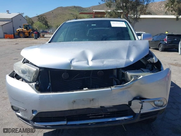 2011 Toyota Highlander with VIN 5TDBK3EH2BS060560, listed as a IAAI auction lot 41713322 with 143,122 mi miles. Bid and sale history available at carsss.com. Image 11.
