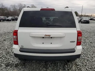 2014 Jeep Patriot Latitude z VIN 1C4NJPFA2ED928050, wystawiony jako Copart lot #50195295 z przebiegiem 130 437 mil mil oraz Szkoda całkowita • Salvage title. Historia ofert i sprzedaży dostępna na DreamBid. Obrazek 6.