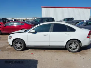 2006 Volvo S40 2.4L with VIN YV1MS390662215602, listed as a IAAI auction lot 41843161 with 184,397 mi miles. Bid and sale history available at carsss.com. Image 14.