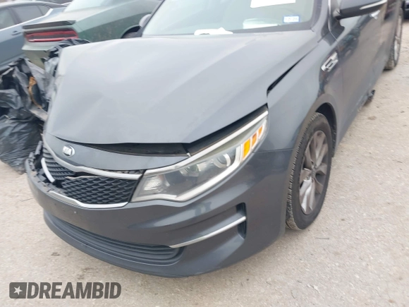 2017 Kia Optima LX z VIN 5XXGT4L33HG131596, wystawiony jako IAAI lot #41591166 z przebiegiem 105 084 mil mil oraz . Historia ofert i sprzedaży dostępna na DreamBid. Obrazek 6.