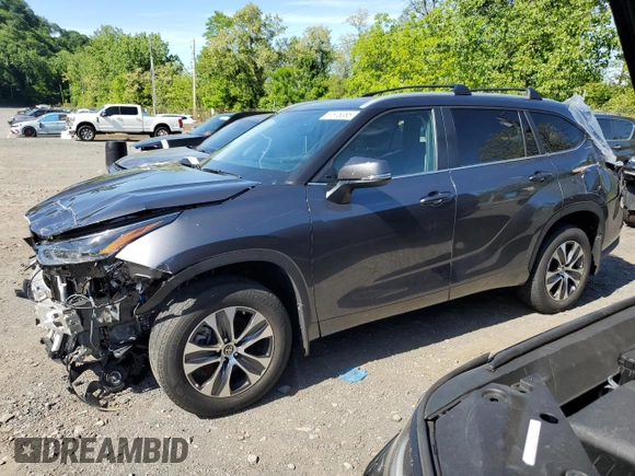 2024 Toyota Highlander LE z VIN 5TDKDRBH6RS563939, wystawiony jako Copart lot #57876085 z przebiegiem 3 231 mil mil oraz Szkoda całkowita • Salvage title. Historia ofert i sprzedaży dostępna na DreamBid. Obrazek 1.