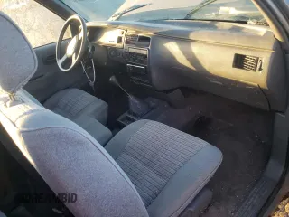 1993 Toyota T100 z VIN JT4VD10C5P0002752, wystawiony jako Copart lot #79648324 z przebiegiem 173 815 mil mil oraz Czysty tytuł • Clean title. Historia ofert i sprzedaży dostępna na DreamBid. Obrazek 8.