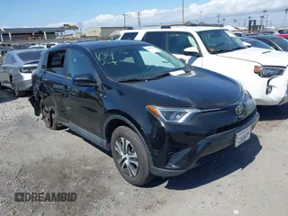 2017 Toyota RAV4 LE z VIN 2T3ZFREV0HW385064, wystawiony jako IAAI lot #42192238 z przebiegiem 68 055 mil mil oraz . Historia ofert i sprzedaży dostępna na DreamBid. Obrazek 1.