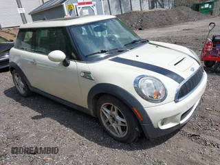 2008 MINI Hardtop S z VIN WMWMF73528TV39498, wystawiony jako IAAI lot #42308127 z przebiegiem 140 500 mil mil oraz . Historia ofert i sprzedaży dostępna na DreamBid. Obrazek 1.