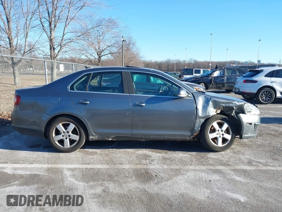 2008 Volkswagen Jetta SE z VIN 3VWRZ71K98M081253, wystawiony jako IAAI lot #41459732 z przebiegiem 174 887 mil mil oraz . Historia ofert i sprzedaży dostępna na DreamBid. Obrazek 13.