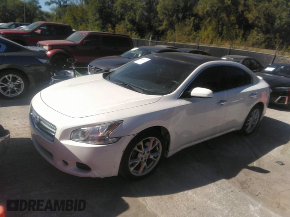 2014 Nissan Maxima SV z VIN 1N4AA5APXEC482563, wystawiony jako IAAI lot #34583717 z przebiegiem 140 760 mil mil oraz . Historia ofert i sprzedaży dostępna na DreamBid. Obrazek 2.