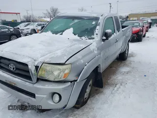 2006 Toyota Tacoma with VIN 5TEUU42N36Z293472, listed as a IAAI auction lot 41320155 with 105,230 mi miles. Bid and sale history available at carsss.com. Image 6.