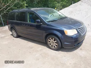 2008 Chrysler Town & Country Touring z VIN 2A8HR54P28R684332, wystawiony jako IAAI lot #42693830 z przebiegiem 197 575 mil mil oraz . Historia ofert i sprzedaży dostępna na DreamBid. Obrazek 1.