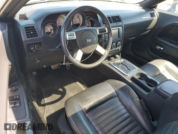 2010 Dodge Challenger R/T Classic z VIN 2B3CJ5DT0AH120875, wystawiony jako Copart lot #52179795 z przebiegiem 127 144 mil mil oraz Szkoda całkowita • Salvage title. Historia ofert i sprzedaży dostępna na DreamBid. Obrazek 8.