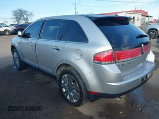 2009 Lincoln MKX with VIN 2LMDU68CX9BJ09620, listed as a IAAI auction lot 41544070 with 193,577 mi miles. Bid and sale history available at carsss.com. Image 3.
