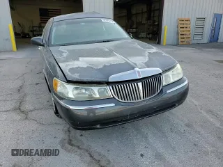 2001 Lincoln Town Car Signature with VIN 1LNHM82W11Y683915, listed as a Copart auction lot 50395865 with Not provided miles and Non repairable. Bid and sale history available at DreamBid. Image 10.