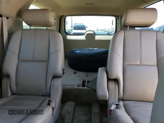 2008 Chevrolet Suburban LTZ z VIN 1GNFK16308R212830, wystawiony jako Copart lot #56477205 z przebiegiem 218 676 mil mil oraz Czysty tytuł • Clean title. Historia ofert i sprzedaży dostępna na DreamBid. Obrazek 10.