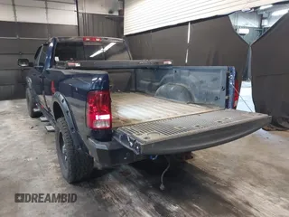 2013 Ram 2500 SLT z VIN 3C6TR5JT1DG566895, wystawiony jako IAAI lot #42096955 z przebiegiem 168 454 mil mil oraz . Historia ofert i sprzedaży dostępna na DreamBid. Obrazek 3.