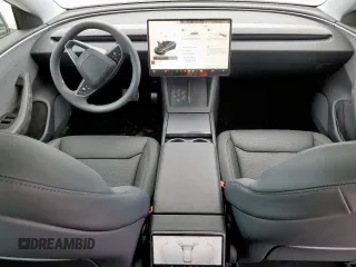 2025 Tesla Model 3 Long Range z VIN 5YJ3E1EA5SF000814, wystawiony jako Copart lot #57821595 z przebiegiem 727 mil mil oraz Szkoda całkowita • Salvage title. Historia ofert i sprzedaży dostępna na DreamBid. Obrazek 8.