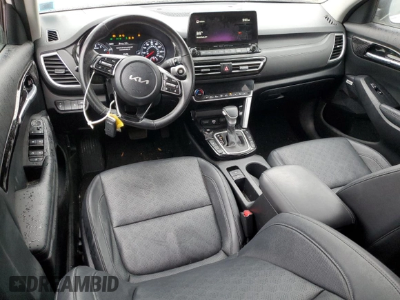 2022 Kia Seltos SX with VIN KNDETCA23N7299979, listed as a Copart auction lot 42940095 with 27,315 mi miles and Salvage title. Bid and sale history available at DreamBid. Image 8.
