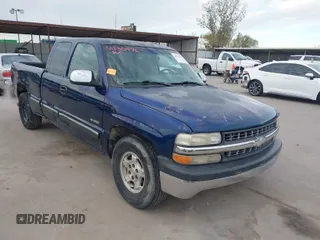 2000 Chevrolet Silverado 1500 LS with VIN 2GCEC19T1Y1408829, listed as a IAAI auction lot 41230976 with 314,324 mi miles. Bid and sale history available at carsss.com. Image 1.