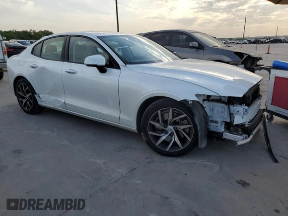 2020 Volvo S60 Momentum with VIN 7JRA22TK7LG049247, listed as a Copart auction lot 60189183 with 21,906 mi miles. Bid and sale history available at carsss.com. Image 4.