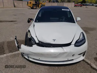 2018 Tesla Model 3 Long Range Battery z VIN 5YJ3E1EB4JF085278, wystawiony jako Copart lot #55468385 z przebiegiem 101 902 mil mil oraz Szkoda całkowita • Salvage title. Historia ofert i sprzedaży dostępna na DreamBid. Obrazek 5.