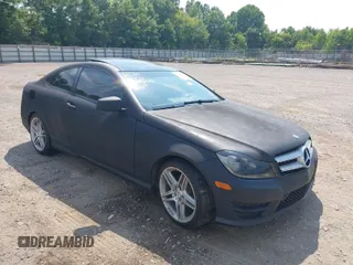 2013 Mercedes-Benz C-Class C 250 with VIN WDDGJ4HBXDG026200, listed as a IAAI auction lot 40032867 with 132,968 mi miles. Bid and sale history available at carsss.com. Image 1.