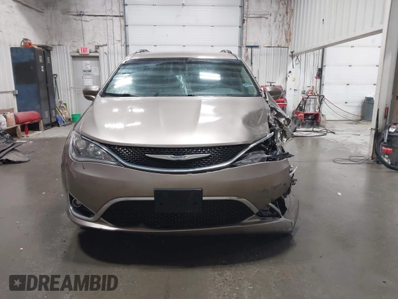 2018 Chrysler Pacifica Touring Plus z VIN 2C4RC1FG1JR278437, wystawiony jako IAAI lot #41911660 z przebiegiem 125 381 mil mil oraz . Historia ofert i sprzedaży dostępna na DreamBid. Obrazek 12.