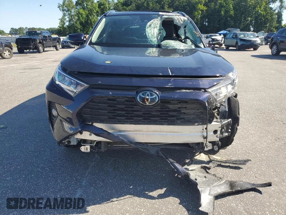 2019 Toyota RAV4 XLE with VIN 2T3W1RFV7KW029959, listed as a Copart auction lot 61825405 with 36,180 mi miles and Salvage title. Bid and sale history available at DreamBid. Image 5.