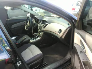 2015 Chevrolet Cruze LS z VIN 1G1PA5SG4F7236064, wystawiony jako IAAI lot #39160732 z przebiegiem 112 136 mil mil oraz . Historia ofert i sprzedaży dostępna na DreamBid. Obrazek 5.