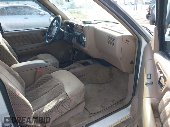 1996 GMC Jimmy SL z VIN 1GKDT13W8T2522192, wystawiony jako IAAI lot #41439548 z przebiegiem 262 152 mil mil oraz . Historia ofert i sprzedaży dostępna na DreamBid. Obrazek 5.