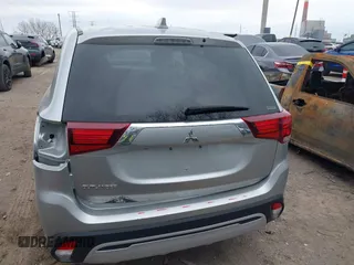2020 Mitsubishi Outlander ES z VIN JA4AZ3A32LZ026792, wystawiony jako IAAI lot #41907596 z przebiegiem 145 638 mil mil oraz . Historia ofert i sprzedaży dostępna na DreamBid. Obrazek 18.