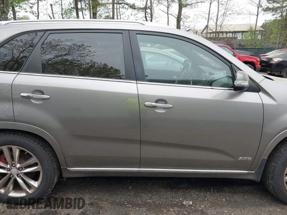 2015 Kia Sorento SX with VIN 5XYKWDA75FG553286, listed as a IAAI auction lot 42020351 with 147,572 mi miles. Bid and sale history available at carsss.com. Image 13.
