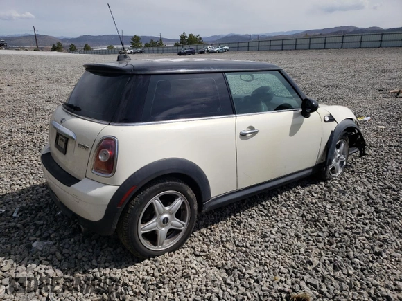 2009 MINI Cooper Hardtop with VIN WMWMF33509TU72832, listed as a Copart auction lot 53357785 with 103,633 mi miles and Salvage Title. Bid and sale history available at carsss.com. Image 3.