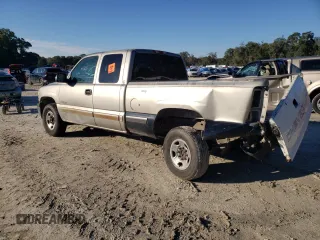 2000 Chevrolet Silverado 2500 LS with VIN 1GCFC29U5YE418894, listed as a Copart auction lot 41668905 with 369,583 mi miles and Salvage Title. Bid and sale history available at carsss.com. Image 2.