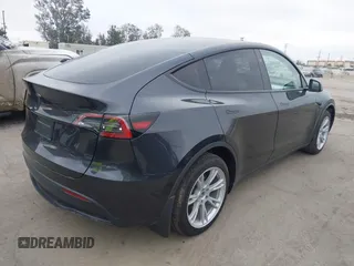 2024 Tesla Model Y с VIN 7SAYGDED9RF092955, выставлен на аукционе IAAI как лот 42757539 с пробегом 6 385 миль миль и . История ставок и продаж доступна на DreamBid. Изображение 4.
