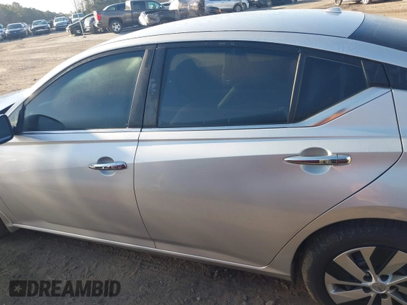 2019 Nissan Altima S with VIN 1N4BL4BV0KC186887, listed as a IAAI auction lot 41824594 with 88,911 mi miles and . Bid and sale history available at DreamBid. Image 14.