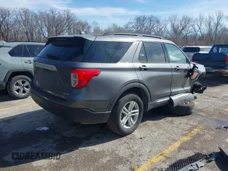 2023 Ford Explorer XLT with VIN 1FMSK8DH5PGA18458, listed as a IAAI auction lot 41619596 with 39,727 mi miles. Bid and sale history available at carsss.com. Image 4.