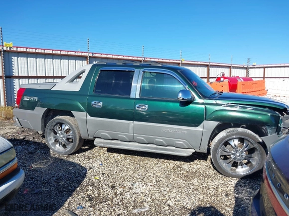 2002 Chevrolet Avalanche with VIN 3GNEC13T62G263379, listed as a IAAI auction lot 40907582 with 220,309 mi miles. Bid and sale history available at carsss.com. Image 13.