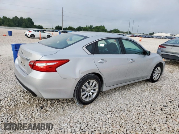 2017 Nissan Altima S z VIN 1N4AL3AP5HN318144, wystawiony jako Copart lot #60001145 z przebiegiem 67 999 mil mil oraz Czysty tytuł • Clean title. Historia ofert i sprzedaży dostępna na DreamBid. Obrazek 3.