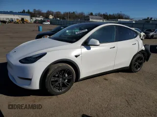 2022 Tesla Model Y Long Range z VIN 7SAYGAEE7NF429253, wystawiony jako Copart lot #47840725 z przebiegiem 63 690 mil mil oraz Szkoda całkowita • Salvage title. Historia ofert i sprzedaży dostępna na DreamBid. Obrazek 1.