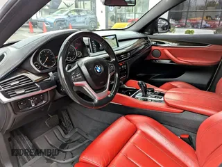 2017 BMW X6 xDrive35i z VIN 5UXKU2C38H0U30XXX, wystawiony jako Copart lot #60346505 z przebiegiem 70 591 mil mil oraz Czysty tytuł • Clean title. Historia ofert i sprzedaży dostępna na DreamBid. Obrazek 5.