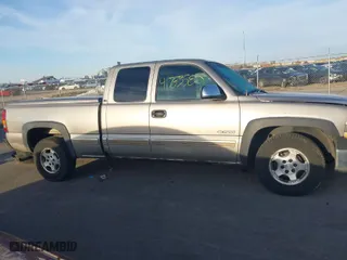 2002 Chevrolet Silverado 1500 LS with VIN 2GCEC19V721319842, listed as a IAAI auction lot 41783580 with 269,229 mi miles. Bid and sale history available at carsss.com. Image 13.