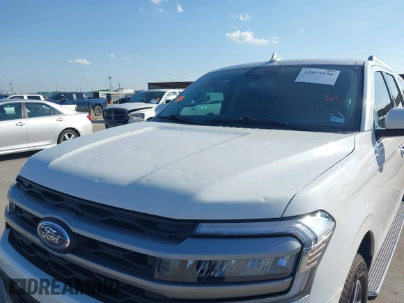 2023 Ford Expedition Max XLT z VIN 1FMJK1H82PEA62734, wystawiony jako IAAI lot #42075156 z przebiegiem 23 926 mil mil oraz . Historia ofert i sprzedaży dostępna na DreamBid. Obrazek 6.