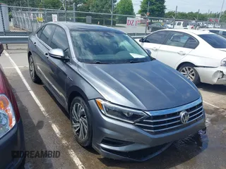 2021 Volkswagen Jetta SEL Premium z VIN 3VWG57BU9MM100493, wystawiony jako IAAI lot #42270175 z przebiegiem 39 749 mil mil oraz . Historia ofert i sprzedaży dostępna na DreamBid. Obrazek 1.