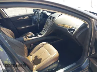 2014 Lincoln MKZ z VIN 3LN6L2G92ER835456, wystawiony jako IAAI lot #41985573 z przebiegiem 174 080 mil mil oraz . Historia ofert i sprzedaży dostępna na DreamBid. Obrazek 5.