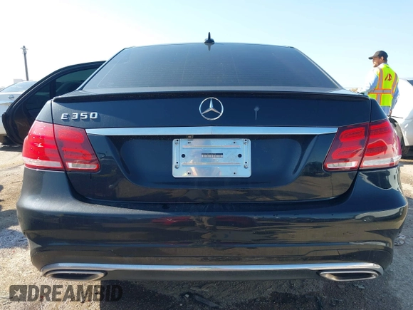 2014 Mercedes-Benz E-Class E 350 Sport with VIN WDDHF5KB1EA962778, listed as a IAAI auction lot 41972816 with 89,261 mi miles. Bid and sale history available at carsss.com. Image 17.