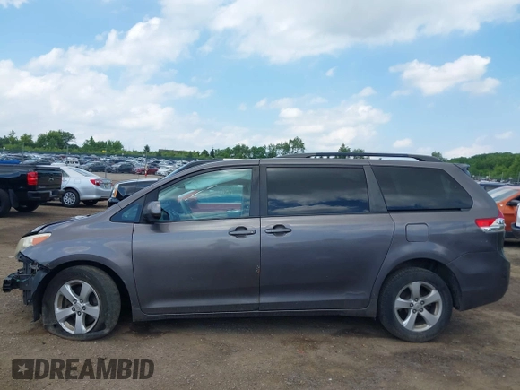 2011 Toyota Sienna LE AAS z VIN 5TDKK3DC3BS166098, wystawiony jako IAAI lot #42594337 z przebiegiem 197 963 mil mil oraz . Historia ofert i sprzedaży dostępna na DreamBid. Obrazek 14.